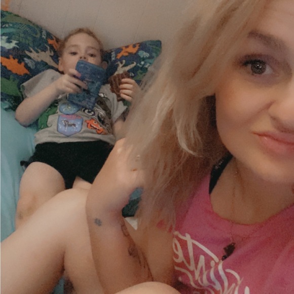 My name is Devyn, I’m a mother of 4!! 💕 - Picture 13 of 14